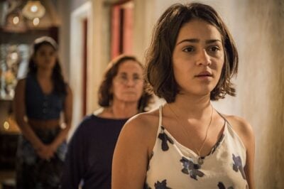 Olívia (Giulia Buscacio) em cena de 