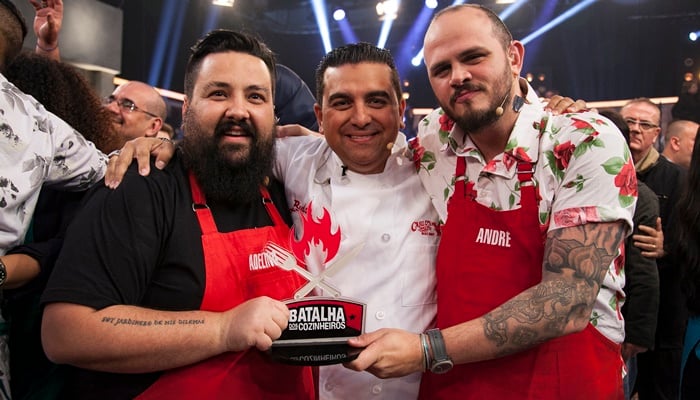 Buddy Valastro e os vencedores do "Batalha dos Cozinheiros" (Foto: Edu Moraes/Record)