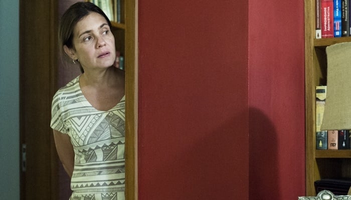 Fátima (Adriana Esteves) em cena de "Justiça" (Foto: Globo/Estevam Avellar)