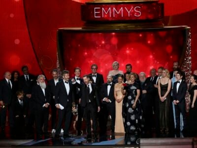 Equipe e elenco de 'Game of thrones' agradecem prêmio de melhor série dramática (Foto: Mike Blake/Reuters)