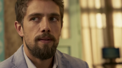 Cesar (Rafael Cardoso) em cena de 