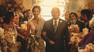 Tereza (Camila Pitanga) e Afrânio (Antonio Fagundes) em cena do último capítulo de "Velho Chico" (Foto: Reprodução/Globo)