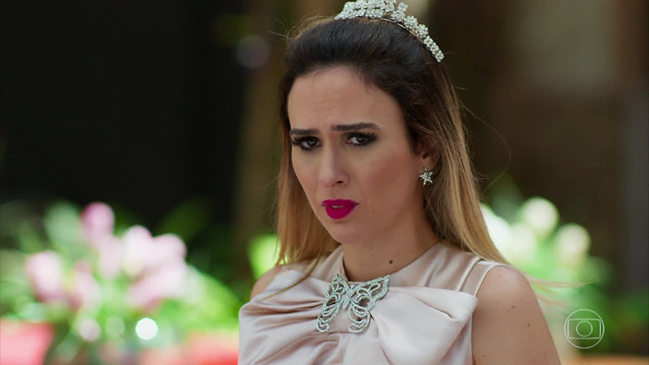 Fedora (Tatá Werneck) em cena de "Haja Coração" (Foto: Reprodução/Globo)