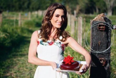 Ticiana Villas Boas apresenta o Duelo de Mães no SBT (Foto: Divulgação)