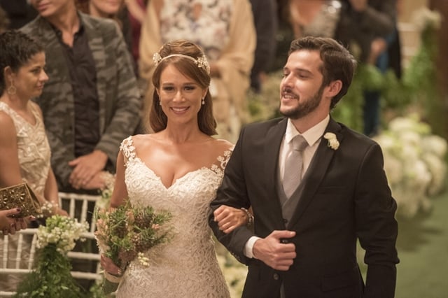 http://tvfoco.uai.com.br/wp-content/uploads/2015/05/Daniela-Mercury.jpg