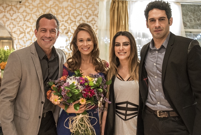 Apolo (Malvino Salvador), Tancinha (Mariana Ximenes), Tamara (Cleo Pires) e Beto (João Baldasserini) em "Haja Coração" (Foto: Globo/Renato Rocha Miranda)