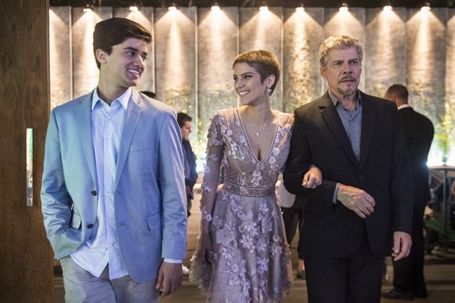 Edu (Matheus Fagundes), Letícia (Isabella Santoni) e Tião Bezerra (José Mayer) (Foto: Globo/Mauricio Fidalgo)