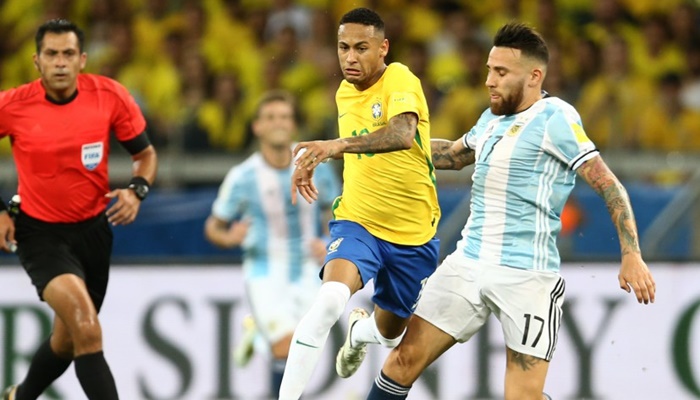 Neymar e Messi na partida Brasil x Argentina (Foto: Lucas Figueiredo/CBF)
