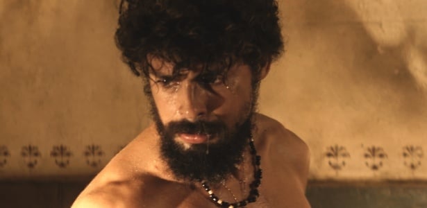 Cauã Reymond aparece com barba e cabelo grande para nova minissérie da ...