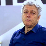 Caco Barcellos no comando do "Profissão Repórter"
(Foto: Reprodução/Globo)