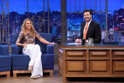 Atriz ganha brigadeiro gigante / Lucero tenta acertar uma pinhata (Crédito: Lourival Ribeiro/SBT)