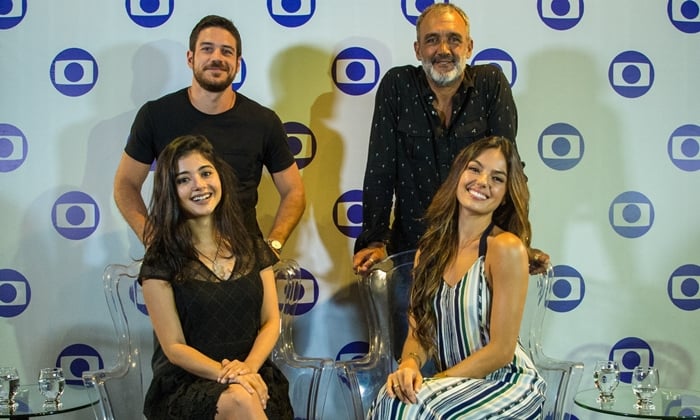 Marco Pigossi, Rogério Gomes, Laize Câmara e Isis Valverde participam de ação de 'A Força do Querer' em Belém (Foto: Globo/Estevam Avellar)