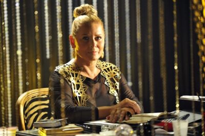 Vera Fischer (Irina) - sentada em 