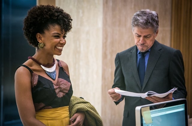 Tião (José Mayer) e Laura (Heloisa Jorge) em cena de "A Lei do Amor" (Foto: Globo/Paulo Belote)