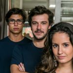 Filipe (Francisco Vitti), Renato (Jayme Matarazzo) e Nanda (Amanda de Godoi) em "Malhação"
(Foto: Globo/Paulo Belote)
