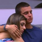 Vivian e Manoel viveram um affair na casa (Foto: Reprodução/TV Globo)