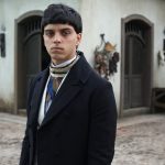Rodrigo Simas vivendo o índio Piatã em "Novo Mundo" (Foto: Guto Botelho)