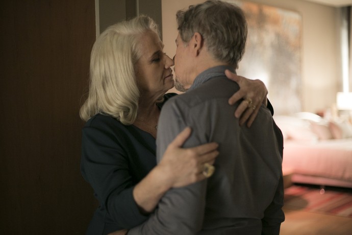 Tião (José Mayer) vai se casar com Magnólia (Vera Holtz) em "A Lei do Amor" (Foto: Divulgação)