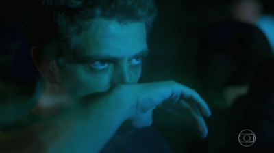 Cesar (Rafael Cardoso) em cena de 