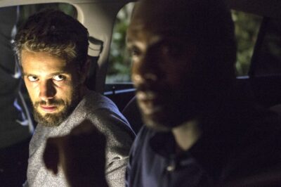 Rafael Cardoso (Cesar) e Rafael Zulu (João Amaro) em cena de 