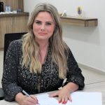 Maria Cândida assina contrato com a TV Aparecida