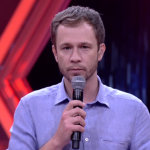 Tiago Leifert apresenta o "BBB17"
(Foto: Reprodução/Globo)