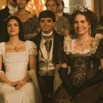 Anna (Isabelle Drummond) assiste ao espetáculo junto a Leopoldina (Letícia Colin) e Piatã (Rodrigo Simas)
(Foto: Globo/Raquel Cunha)