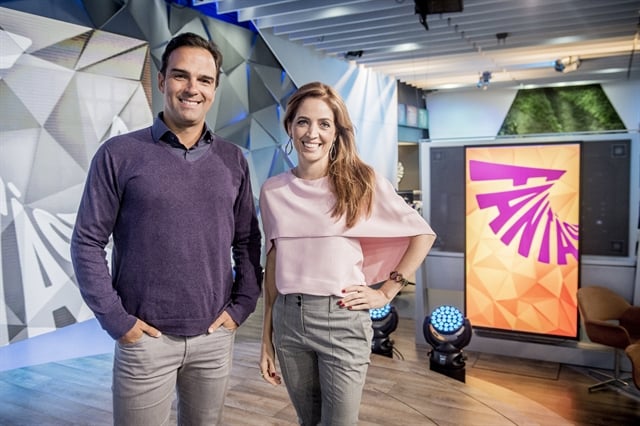 Tadeu Schmidt e Poliana Abritta no estúdio do "Fantástico" (Foto: Globo/João Cotta)