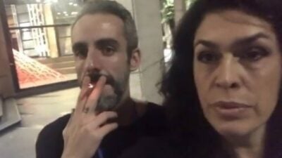 Sem preocupações, Paula e e amigo fumam maconha. (Foto: Reprodução/Instagram)