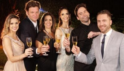 Carlos Bertolazzi e Chris Flores com os colaboradores do 