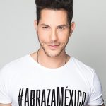 Ex- Integrante da banda "RBD" reencontra com produtor (Foto: Christian Chávez/Estilo DF/Reprodução)
