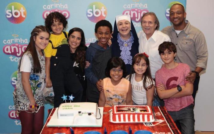 Colegas de elenco na festa de Jean Paulo. Foto - divulgação/SBT.