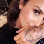 Demi publicou foto da nova tatoo no Instagram. (Reprodução)