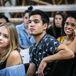 Isabella Scherer, Bruno Gadiol e Heslaine Vieira antes da leitura de texto de "Malhação"
(Foto: Globo/Raquel Cunha)