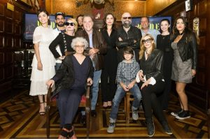 Elenco, direção e autores de 'Vade Retro' (Foto: Globo/Ramón Vasconcelos)