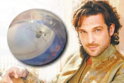 O ator Igor Rickli encontra inseto na água. (Foto: Reprodução)