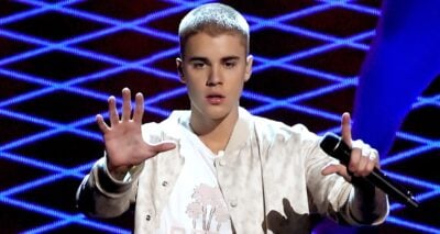 Justin Bieber pichou muro em SP. (Foto: Reprodução)