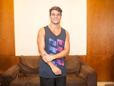 Ex-BBB Antônio em hotel no Rio (Foto: Anderson Barros)