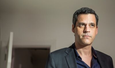 Ator estará na série 
