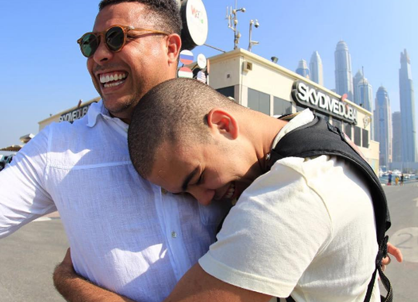 Ronaldo é só amores ao filho Ronald (Foto: Reprodução)