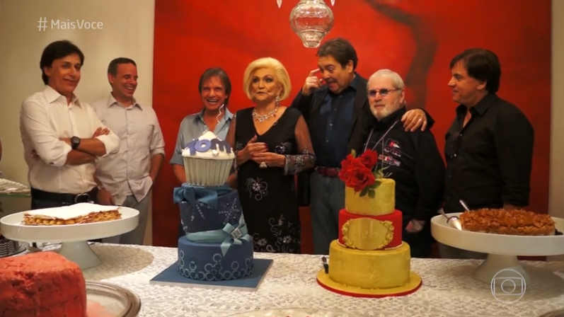 Hebe Camargo com amigos em seu último aniversário (Foto: Reprodução/Globo)