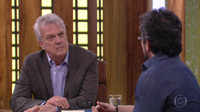Pedro Bial entrevista o padre Fábio de Melo
(Foto: Reprodução/Globo)