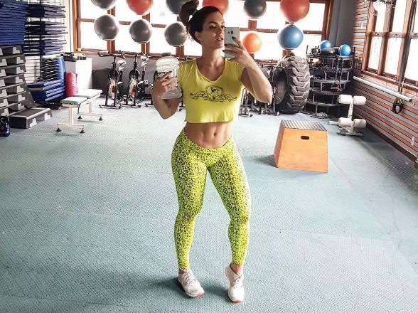 Kelly Key ostenta boa forma física após gravidez (Foto: Reprodução)