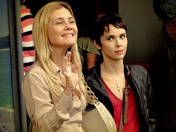Carminha (Adriana Esteves) e Nina (Deborah Falabella) em Avenida Brasil da Globo (Foto: Reprodução)