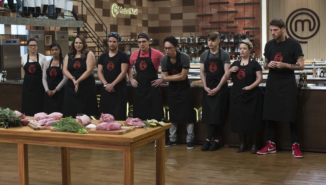 Os nove cozinheiros amadores tentam voltar ao MasterChef (Foto: Carlos Reinis/Band)