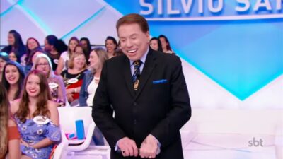 Silvio Santos rindo em seu programa aos domingos (Foto: Reprodução)