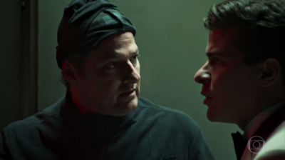 Malagueta (Marcelo Serrado) e Julio (Thiago Martins) em cena de 