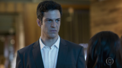 Mateus Solano (Eric) em cena de 