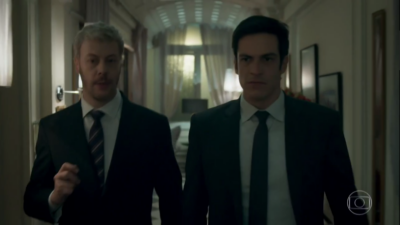 Guilherme Weber (Douglas) e Mateus Solano (Eric) em cena de 