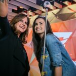 Renata Ceribelli e Mari Palma no estúdio do 'Fantástico'
(Foto: Globo/Raquel Cunha)